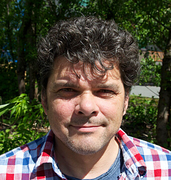 Professor Glenn-Peter Sætre by no means believes that evolution is a miserable process. His point is instead that evolution has no foresight or intelligence. Professor Glenn-Peter Sætre by no means believes that evolution is a miserable process. His point is instead that evolution has no foresight or intelligence.