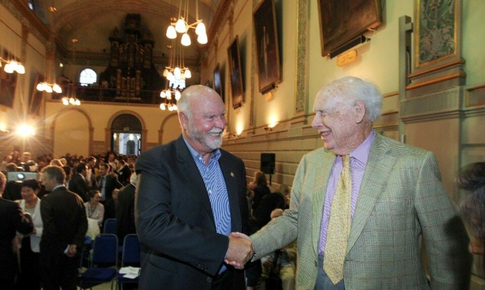 Stemningen var tilsynelatende god mellom Craig Venter (t.v.) og DNAets far James Watson da de møttes etter Venters foredrag. (Foto: Maxwell's Dublin/ESOF2012)