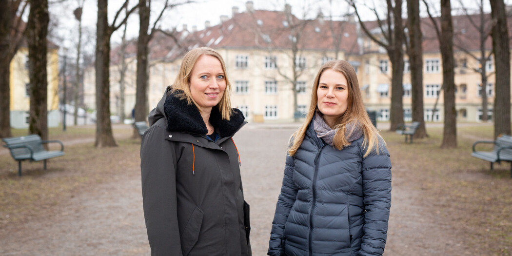 Jordmødrene Maria Nordström og Ingeborg Nordheim har skrevet en masteroppgave om de få som velger hjemmefødsler uten helsepersonell. Nå er funnene publisert i en forskningsartikkel. Foto: Mattias Müller. Jordmødrene Maria Nordström og Ingeborg Nordheim har skrevet en masteroppgave om de få som velger hjemmefødsler uten helsepersonell. Nå er funnene publisert i en forskningsartikkel. Foto: Mattias Müller.