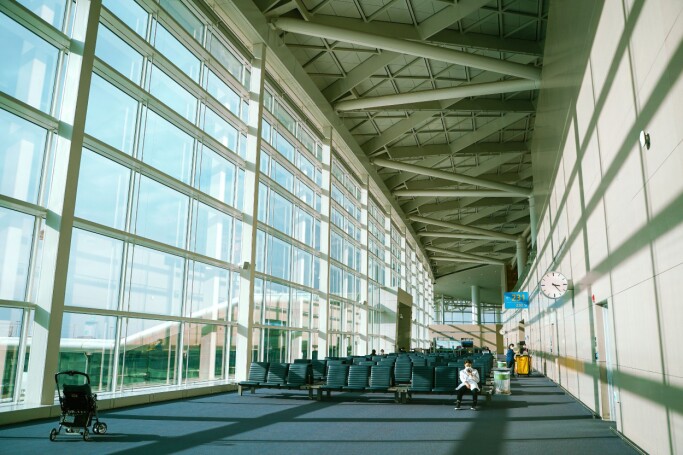 Pandemics spreadning through airports and paralyzing the world, is a familiar scenario from science fiction. Pandemics spreadning through airports and paralyzing the world, is a familiar scenario from science fiction.