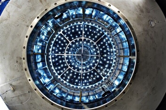 Skykammeret fotografert fra undersiden. (Foto: CERN/Maximilien Brice) Skykammeret fotografert fra undersiden. (Foto: CERN/Maximilien Brice)
