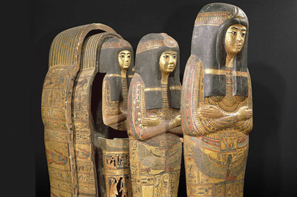 Kistesettet til tempelsangerinnen Tamutnofret, bestående av en ytterkiste, en innerkiste og mumiedeksel, en slags heldekkende dødsmaske som ble lagt over mumien. Settet stammer fra en i dag ukjent grav i Teben og kan dateres til Ramses II's regjeringsperiode (cirka 1279-1213 f.Kr.). (Foto: Réunion des Musées Nationaux)