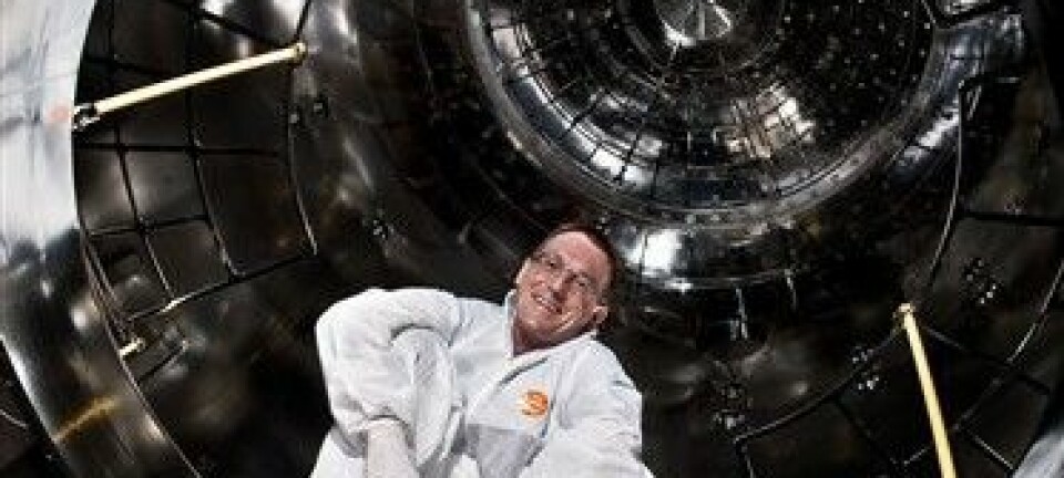 Jasper Kirkby inne i skykammeret som står sentralt i CLOUD-eksperimentet ved CERN. CERN/Maximilien Brice