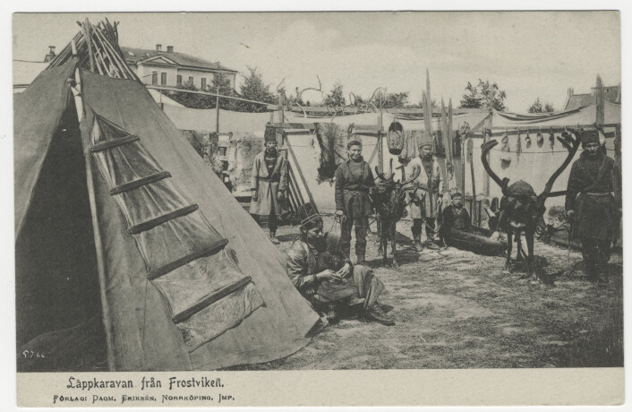 Omreisande i kulturformidling: ”Lappkaravene fra Frostviken” (personar ukjende). (Foto: (Illustrasjon: Tromsø Museum)) Omreisande i kulturformidling: ”Lappkaravene fra Frostviken” (personar ukjende). (Foto: (Illustrasjon: Tromsø Museum))