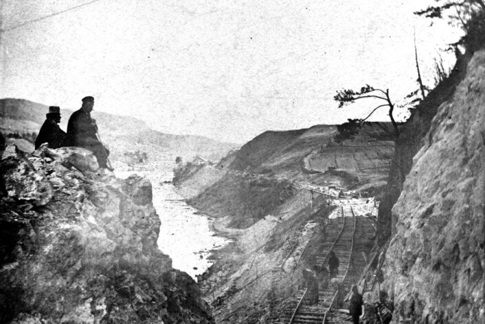 Jernbanentraseene ble bygget i pakt med landskapet. Her fra byggingen av Kongsvingerbanen, cirka 1861. (Foto: Jernbanedirektør C.A. Pihl/Norsk jernbanemuseum) Jernbanentraseene ble bygget i pakt med landskapet. Her fra byggingen av Kongsvingerbanen, cirka 1861. (Foto: Jernbanedirektør C.A. Pihl/Norsk jernbanemuseum)