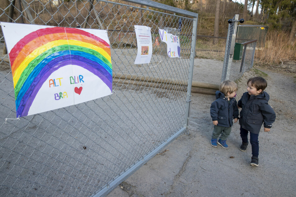 Til uka åpner barnehagene i Norge igjen, noe epidemiolog Gunnar Kvåle advarer mot.