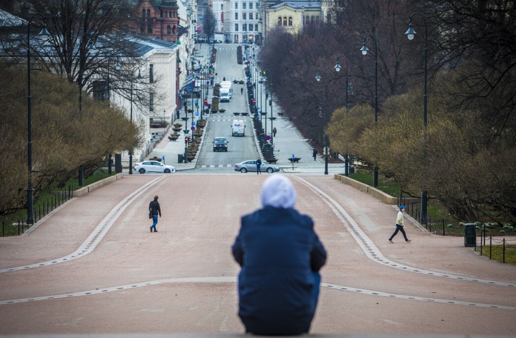 Samfunnet er blitt kastet om på. Oslo sett fra slottsplassen i slutten av mars 2020. Samfunnet er blitt kastet om på. Oslo sett fra slottsplassen i slutten av mars 2020.