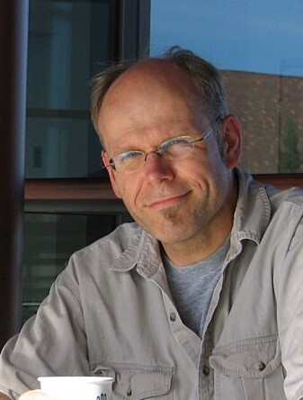 Tor Brynjar Stuge sier det ville være veldig rart om man ikke fikk noe immunitet etter en virusinfeksjon. Han er forsker og lærer innen immunologi ved UiT. Tor Brynjar Stuge sier det ville være veldig rart om man ikke fikk noe immunitet etter en virusinfeksjon. Han er forsker og lærer innen immunologi ved UiT.
