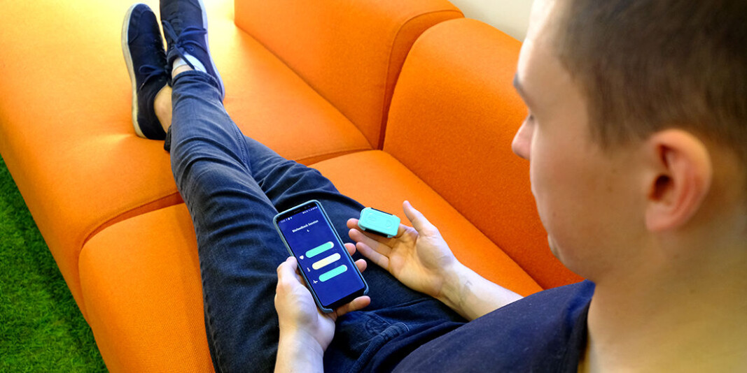 Your own physical processes are monitored on your phone during a training session. The idea is for users to learn how to control their bodily processes and thus help prevent migraine attacks. Your own physical processes are monitored on your phone during a training session. The idea is for users to learn how to control their bodily processes and thus help prevent migraine attacks.