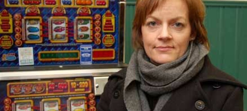 'SINTEF-forsker Anita Øren og kollegene hennes skal undersøke nordmenns spillevaner. (Foto: SINTEF)'