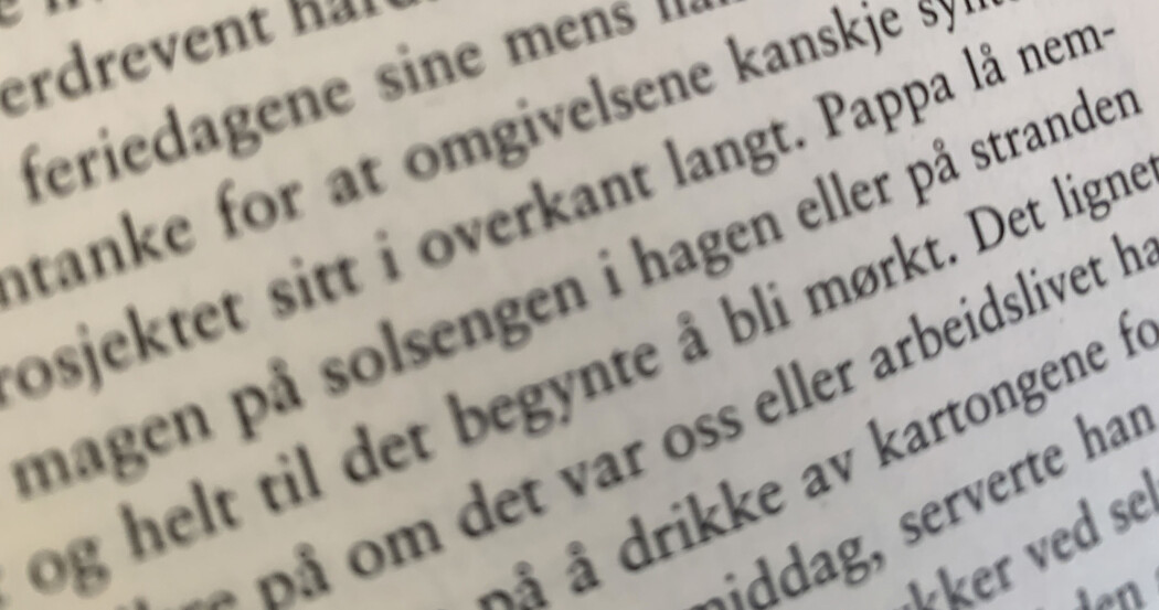 Det blir mindre vanlig å bruke a-endelser på norske ord som seng og strand. Det blir mindre vanlig å bruke a-endelser på norske ord som seng og strand.
