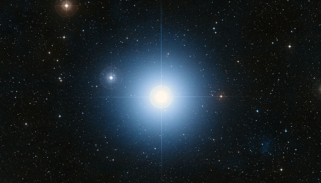 Teleskopbilde av Fomalhaut fra jorden. Den er mange ganger mer lyssterk enn vår egen sol, og ligger omtrent 25 lysår unna. Teleskopbilde av Fomalhaut fra jorden. Den er mange ganger mer lyssterk enn vår egen sol, og ligger omtrent 25 lysår unna.