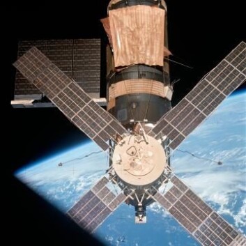 Skylab, den første amerikanske romstasjonen, med Apollo Telescope Mount som bar flere solforskningsinstrumenter. (Foto: NASA) Skylab, den første amerikanske romstasjonen, med Apollo Telescope Mount som bar flere solforskningsinstrumenter. (Foto: NASA)