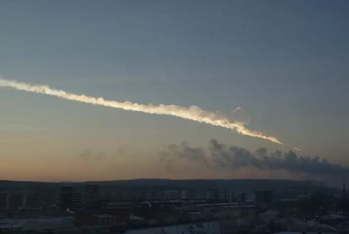Rundt 1000 mennesker ble skadet da en 18 meter bred meteoritt traff Russland i februar i år. (Foto: Wikimedia commons)
