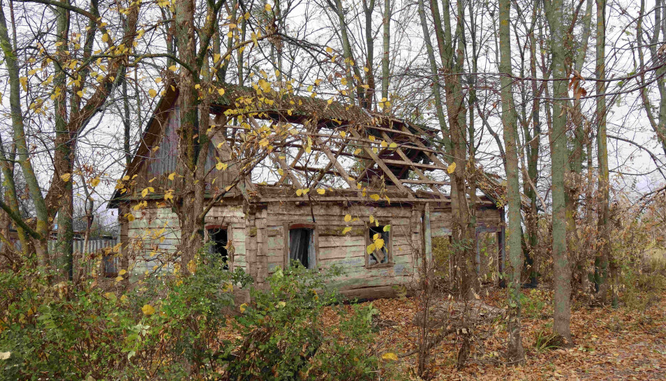 Et forlatt hus nær Tsjernobyl.