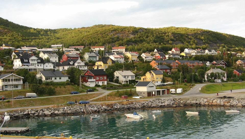 Mange eneboliger og få leiligheter – Skjervøy er blant stedene som er undersøkt i NIBR-rapporten. (Foto: Wikimedia Commons)