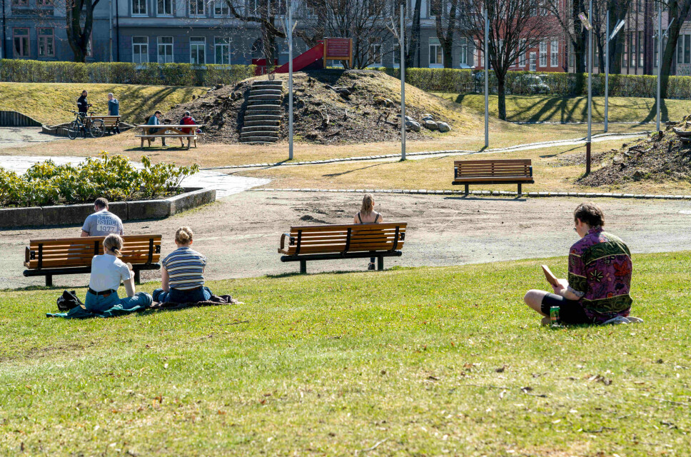 Alone, together: People in the park of Lademoen in Trondheim keeps the required distance in corona times. How we deal with the pandemic and how we are afterwards varies, among other things based on what kind of personality we have from birth.