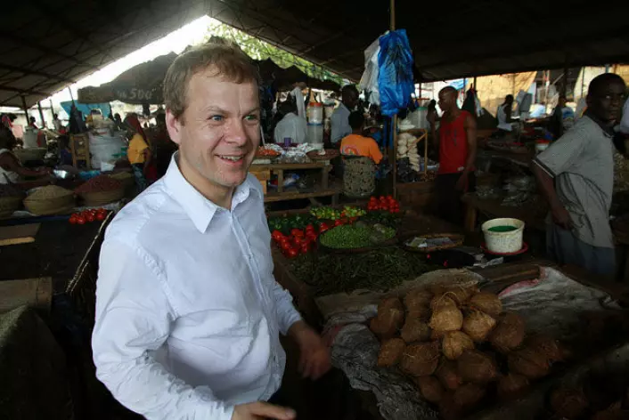 Utviklingsminister Heikki Holmås forsvarer Norges fokus på klima under Rio-konferansen. Her fra et besøk på et grønnsaksmarked i Tanzania tidligere i år. (Foto: Trond Viken/Utenriksdepartementet)
