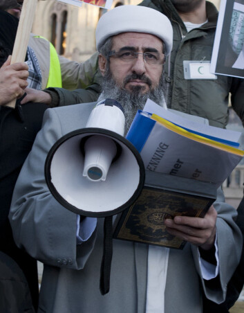Mulla Krekar under en demonstrasjon i Oslo. (Foto: Frida Tørring/Wikimedia Commons) Mulla Krekar under en demonstrasjon i Oslo. (Foto: Frida Tørring/Wikimedia Commons)