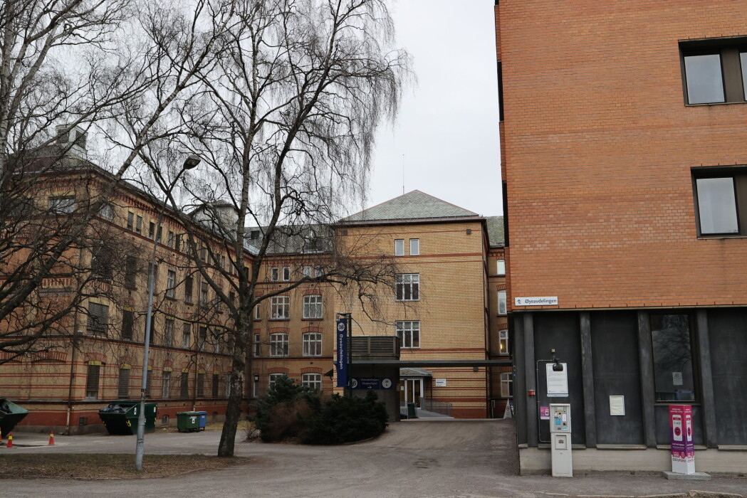 Oslo Universitetssykehus isolerer pasienter med magesmerter etter at ni pasienter med slike smerter fikk påvist covid-19. Oslo Universitetssykehus isolerer pasienter med magesmerter etter at ni pasienter med slike smerter fikk påvist covid-19.
