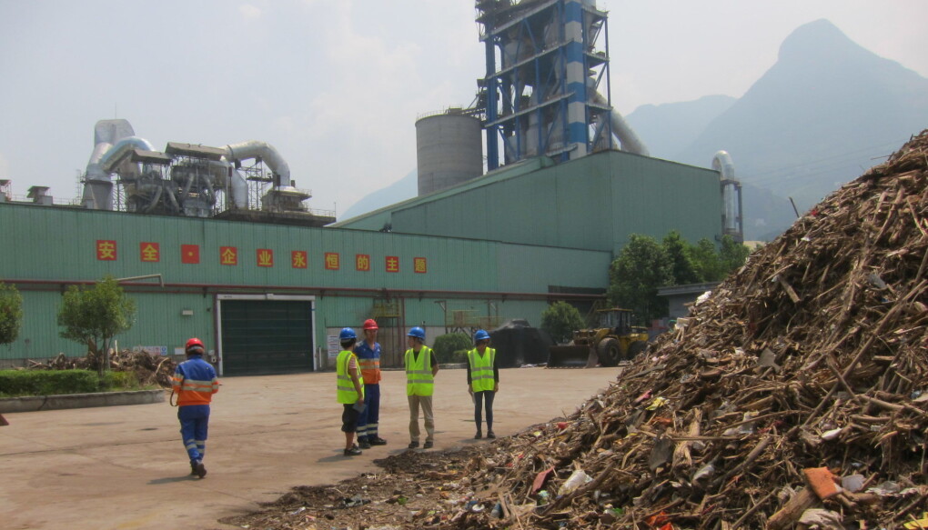 The landfill site at Nakon Nayok in Thailand contains 42 percent plastic. There are 2,500 such sites in Thailand together containing 190 million tons of accumulated plastic waste. The landfill site at Nakon Nayok in Thailand contains 42 percent plastic. There are 2,500 such sites in Thailand together containing 190 million tons of accumulated plastic waste.