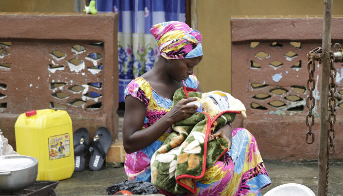 Denne moren kom seg gjennom både Ebola og fødselen av sønnen sin i god behold. Bildet er fra Sierra Leone i 2015. Denne moren kom seg gjennom både Ebola og fødselen av sønnen sin i god behold. Bildet er fra Sierra Leone i 2015.