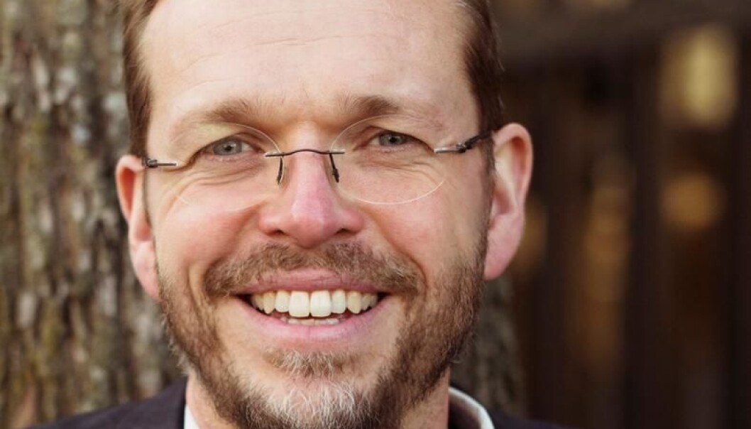 Professor Vebjørn L. Horsfjord prøver seg på nye formater når høgskolen nå er stengt for vanlig undervisning. Professor Vebjørn L. Horsfjord prøver seg på nye formater når høgskolen nå er stengt for vanlig undervisning.