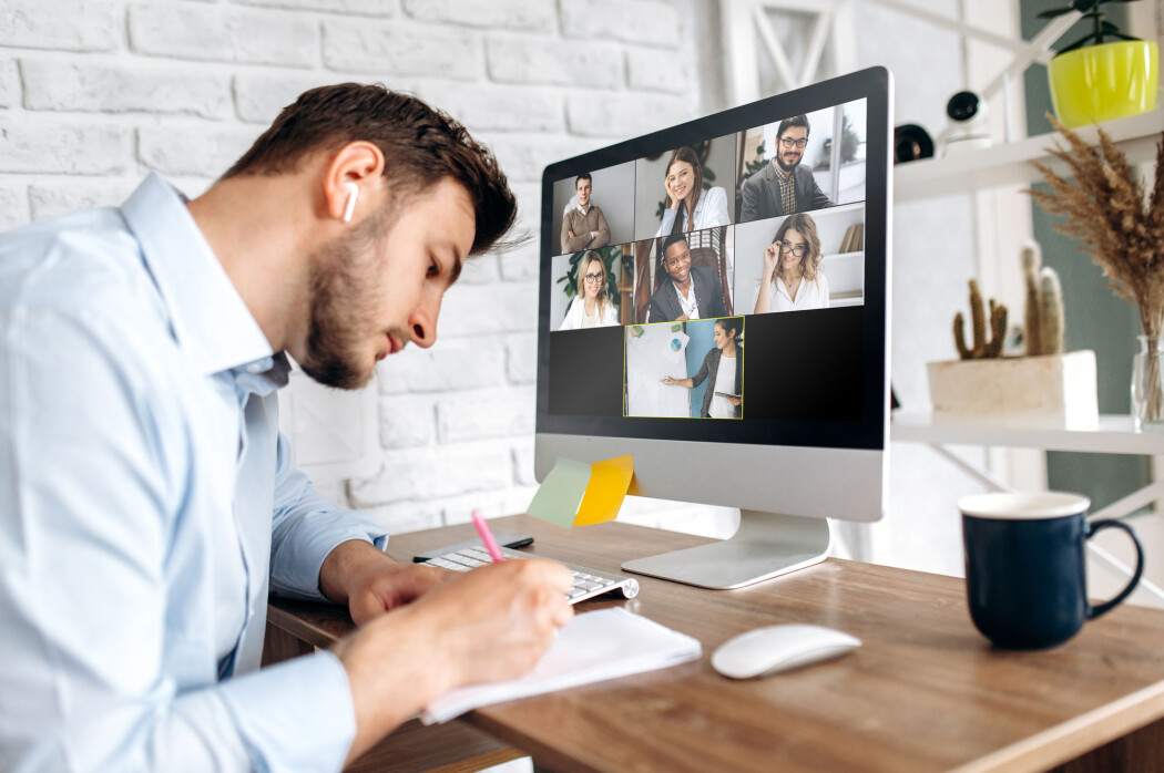 Plutselig ble møter på Teams eller Zoom standarden for mange av oss. Hvordan kan vi gjøre disse møtene mer effektive? Forskning på teamarbeid gir svar. Foto: Girts Ragelis/Shutterstock Plutselig ble møter på Teams eller Zoom standarden for mange av oss. Hvordan kan vi gjøre disse møtene mer effektive? Forskning på teamarbeid gir svar. Foto: Girts Ragelis/Shutterstock