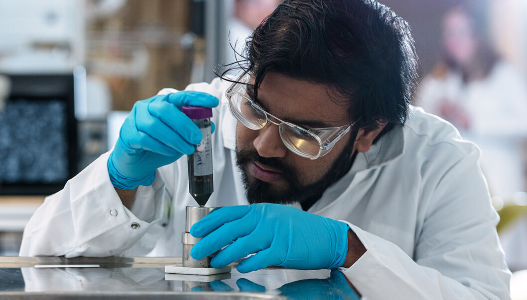 Sulalit Bandyopadhyay, a postdoc at the Department of Chemical Engineering created the special magnetic nanoparticles. Sulalit Bandyopadhyay, a postdoc at the Department of Chemical Engineering created the special magnetic nanoparticles.
