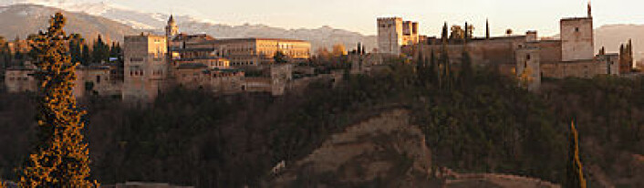Palasset og festningen Alhambra i Granada er det fremste symbolet på maurernes styre av al-Andalus. Palasset og festningen Alhambra i Granada er det fremste symbolet på maurernes styre av al-Andalus.