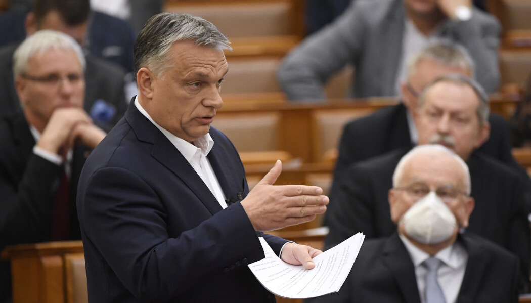 Statsminister Viktor Orbán har ført Ungarn i retning av et autokrati, ifølge en svensk forskningsrapport. For første gang er et EU-land regnet som et ikke-demokrati. Statsminister Viktor Orbán har ført Ungarn i retning av et autokrati, ifølge en svensk forskningsrapport. For første gang er et EU-land regnet som et ikke-demokrati.