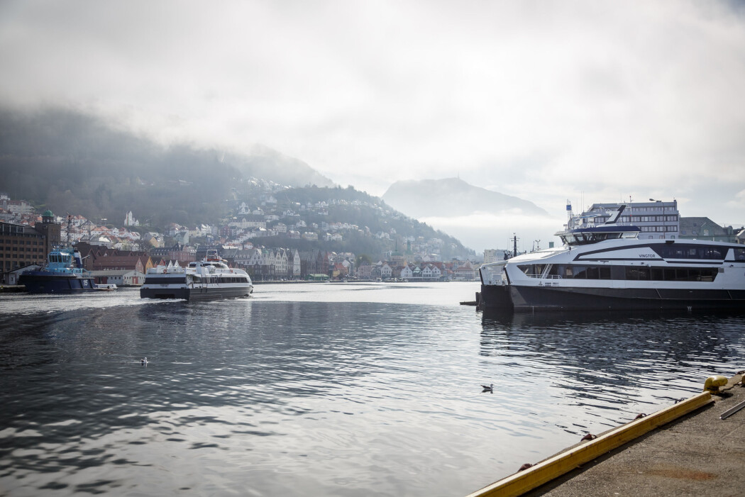 I Vågen i koronastille Bergen er det nesten bare pendlerbåter. Turistene og cruiseskipene har dratt fra Bergen, og det har skapt en unik forskningsmulighet. I Vågen i koronastille Bergen er det nesten bare pendlerbåter. Turistene og cruiseskipene har dratt fra Bergen, og det har skapt en unik forskningsmulighet.