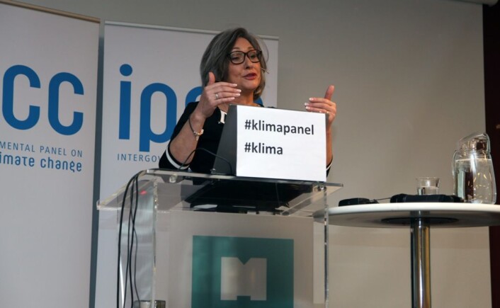 Asuncion Lera St. Clair er forskningsdirektør ved CICERO. Hun er også hovedforfatter på kapittel 1, i FNs klimapanels delrapport 2. Her på pressekonferansen ved Miljødirektoratet mandag. (Foto: CICERO) Asuncion Lera St. Clair er forskningsdirektør ved CICERO. Hun er også hovedforfatter på kapittel 1, i FNs klimapanels delrapport 2. Her på pressekonferansen ved Miljødirektoratet mandag. (Foto: CICERO)