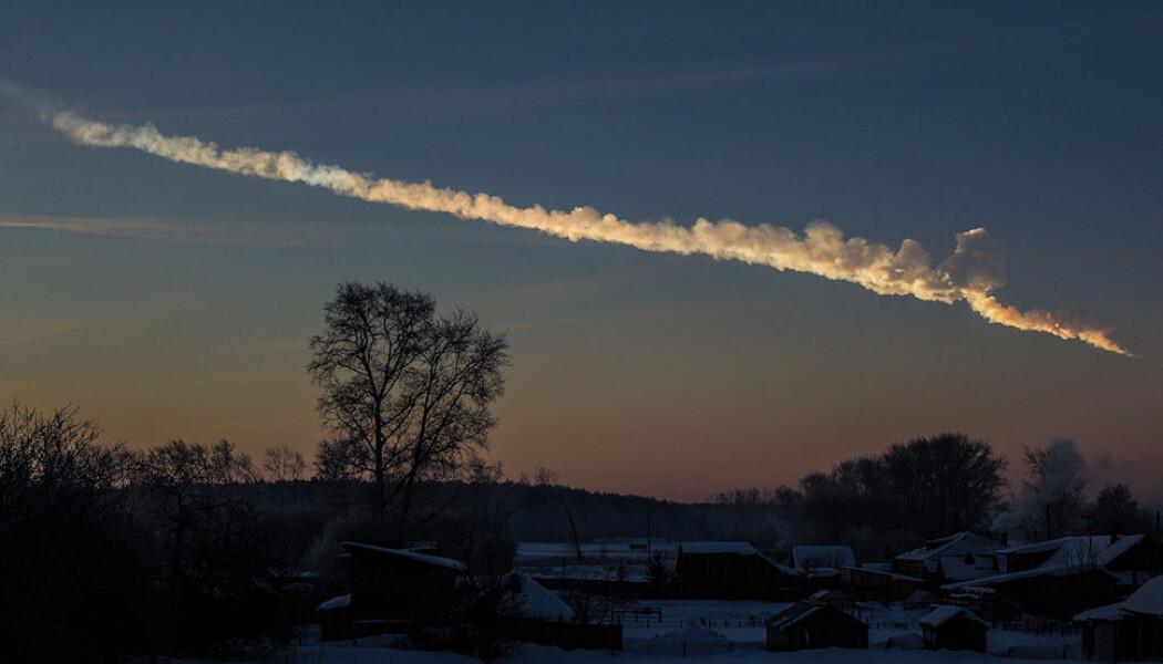Illustrasjonsbilde som viser røyksporet etter den digre meteoren som eksploderte over Tsjeljabinsk i Russland i 2013. Illustrasjonsbilde som viser røyksporet etter den digre meteoren som eksploderte over Tsjeljabinsk i Russland i 2013.