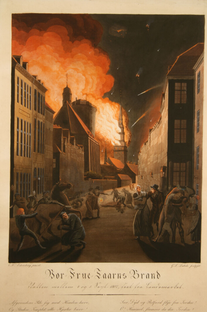 Københavns bombardement i 1807. Napoleonskrigene førte til Danmarks tap av Norge og dannet en ny dansk småstatsmentalitet, som har preget landet siden. (Foto: (Maleri av Eckersberg)) Københavns bombardement i 1807. Napoleonskrigene førte til Danmarks tap av Norge og dannet en ny dansk småstatsmentalitet, som har preget landet siden. (Foto: (Maleri av Eckersberg))