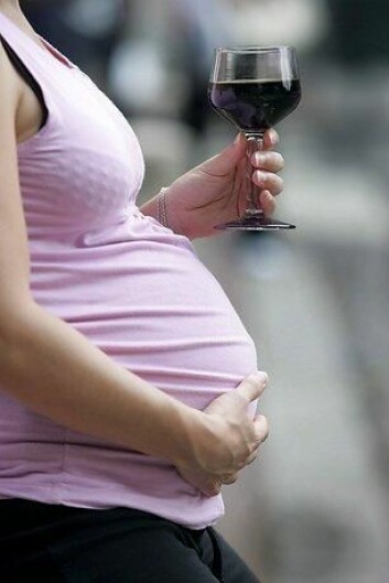Den nye forskningen viser at barn av mødre som hadde drukket under graviditeten, ikke hadde dårligere IQ eller problemløsningsevner som femåringer. (Illustrasjonsfoto: Colourbox)