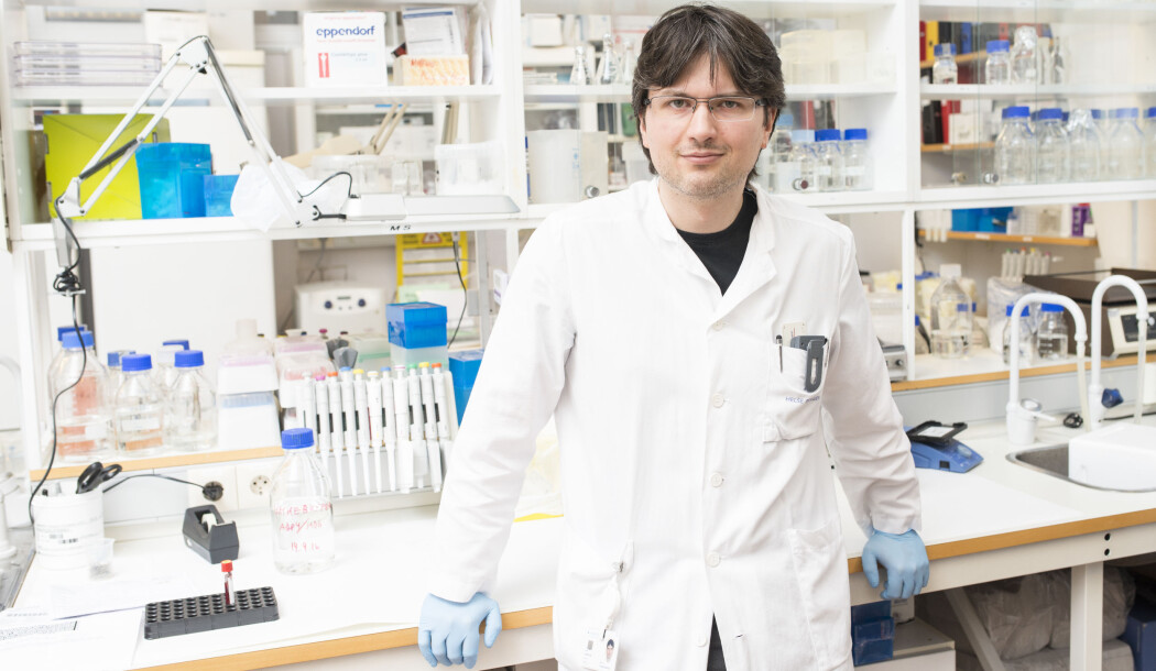En av forskerne bak en ny studie på sykdommen: Charalampous Tzoulis er professor i nevrologi ved Universitetet i Bergen og leder av Neuro-SysMed, Norges første forskningssenter for klinisk behandling i nevrologi. En av forskerne bak en ny studie på sykdommen: Charalampous Tzoulis er professor i nevrologi ved Universitetet i Bergen og leder av Neuro-SysMed, Norges første forskningssenter for klinisk behandling i nevrologi.