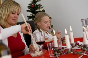 Far kjøper juletre, mor tar seg av i stort sett resten av juleforberedelsene. (Illustrasjonsfoto: www.colourbox.no) Far kjøper juletre, mor tar seg av i stort sett resten av juleforberedelsene. (Illustrasjonsfoto: www.colourbox.no)