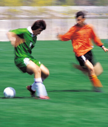 "Paul Moxnes måtte som gutt spille fotball selv om han ikke hadde lyst. Det var for ham en overflaterolle." "Paul Moxnes måtte som gutt spille fotball selv om han ikke hadde lyst. Det var for ham en overflaterolle."