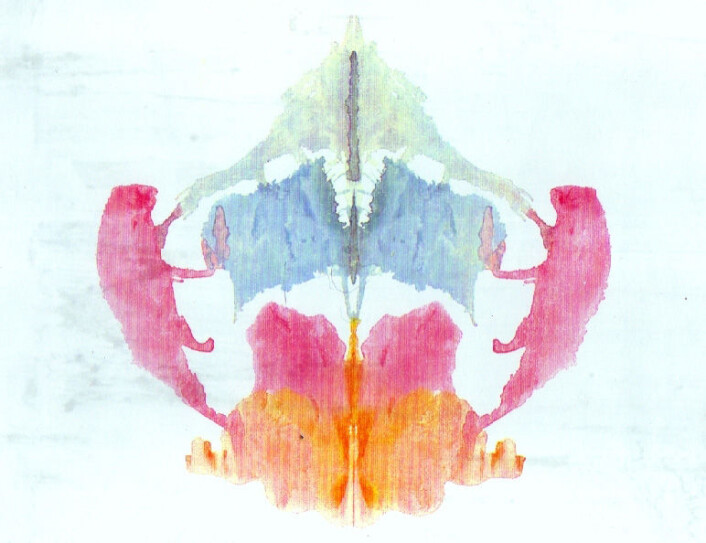 Ett av de opprinnelige Rorschach-testbildene (nr. 8), som de fleste syntes lignet et firbent dyr. (Foto: (Bilde: Herrmann Rorschach, Creative Commons)) Ett av de opprinnelige Rorschach-testbildene (nr. 8), som de fleste syntes lignet et firbent dyr. (Foto: (Bilde: Herrmann Rorschach, Creative Commons))
