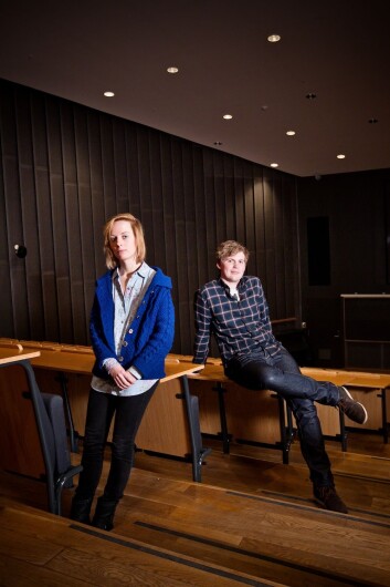 Mia Appelbäck og Håvard Eggestøl meiner at det er for lite kontakt på tvers av faggrensene ved Universitetet i Bergen. (Foto: Eivind Senneset) Mia Appelbäck og Håvard Eggestøl meiner at det er for lite kontakt på tvers av faggrensene ved Universitetet i Bergen. (Foto: Eivind Senneset)