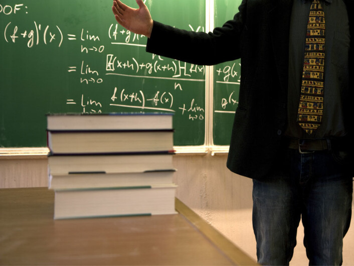 Rapporten viser at den svenske læreren har gått fra å være en formidler av kunnskap til å bli en som skal lede og støtte eleven i deres søken etter kunnskap. (Foto: Colourbox.com) Rapporten viser at den svenske læreren har gått fra å være en formidler av kunnskap til å bli en som skal lede og støtte eleven i deres søken etter kunnskap. (Foto: Colourbox.com)
