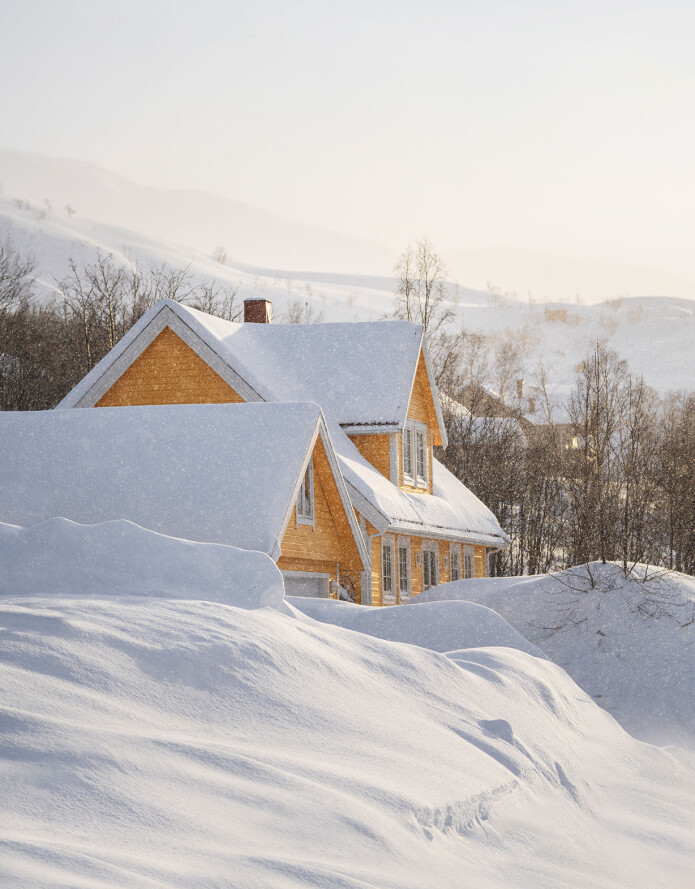 Store mengder snø ligger fortsatt på bakken både i Tromsø og mange andre steder, og mengder med nysnø falt denne uka både i Nord-Norge og lengre sør. Store mengder snø ligger fortsatt på bakken både i Tromsø og mange andre steder, og mengder med nysnø falt denne uka både i Nord-Norge og lengre sør.
