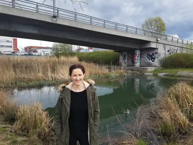 Urban økologi: Mauseth viser fram deler av Hovindammen i Oslo, hvor kommunen har lagt til rekke for biomangfold med bruk av myke vannkanter og sivvekster.
