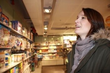 Silje Botten finner julegaver i gavebutikken på Teknisk museum. (Foto: Ida Korneliussen) Silje Botten finner julegaver i gavebutikken på Teknisk museum. (Foto: Ida Korneliussen)