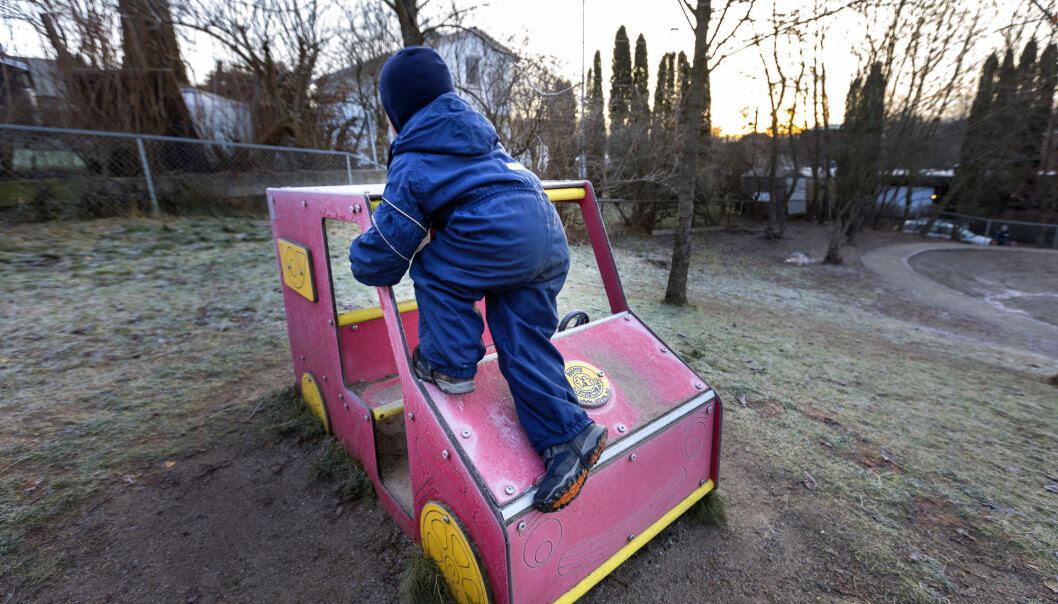 Forskere anbefaler 30 kvadratmeter uteareal per elev i grunnskolen. I Oslo er gjennomsnittet 13,3 i de ni seneste byggeprosjektene for barne- og ungdomsskoler. Forskere anbefaler 30 kvadratmeter uteareal per elev i grunnskolen. I Oslo er gjennomsnittet 13,3 i de ni seneste byggeprosjektene for barne- og ungdomsskoler.
