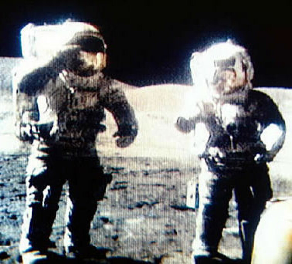 'Månefarerne brukte bleier under sine lange opphold på månen. Ombord i Apollo-romfartøyet hadde de primitive og grisete toalettforhold.'