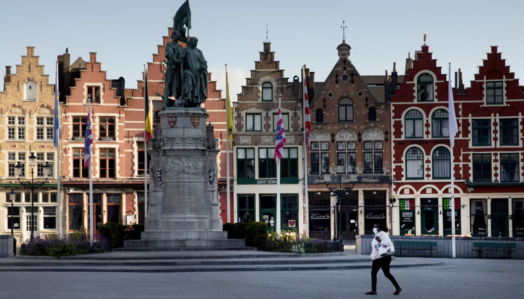 Ingen land i verden, med unntak av lille San Marino, har opplevd flere koronadødsfall per innbyggere enn Belgia. Ingen land i verden, med unntak av lille San Marino, har opplevd flere koronadødsfall per innbyggere enn Belgia.