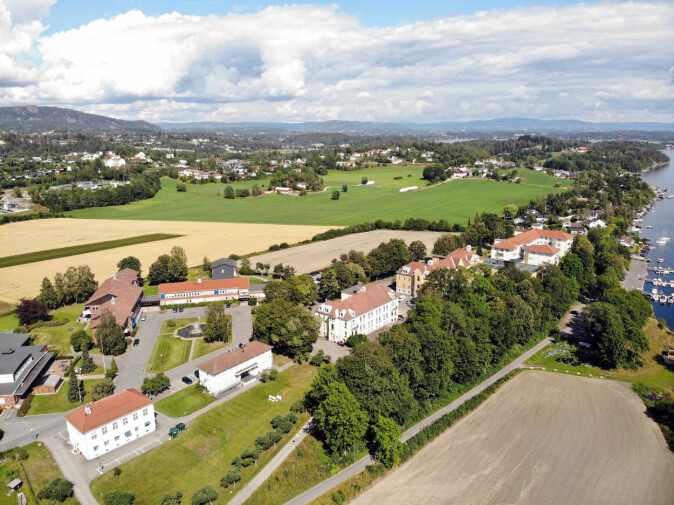 Den nye undervisningen i psykisk helsevern blir for mange sykepleierstudenter en personlig reise inn i ydmykhet overfor de som sliter med psykiske helseutfordringer. Perspektiver på skillet mellom oss og dem blir utfordret. Den nye undervisningen i psykisk helsevern blir for mange sykepleierstudenter en personlig reise inn i ydmykhet overfor de som sliter med psykiske helseutfordringer. Perspektiver på skillet mellom oss og dem blir utfordret.