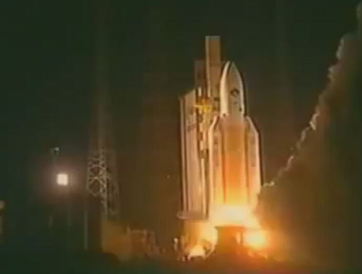 Kometsonden Rosetta skytes opp med en rakett av typen Ariane 5G fra romsenteret Kourou i Fransk Guyana. (Foto: Fra ESA-video på YouTube) Kometsonden Rosetta skytes opp med en rakett av typen Ariane 5G fra romsenteret Kourou i Fransk Guyana. (Foto: Fra ESA-video på YouTube)